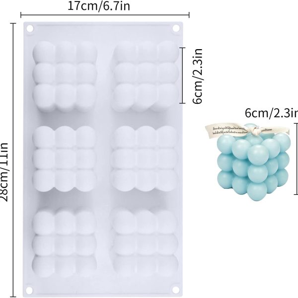 قالب الشموع مصنوع من السيليكون ويمتاز بمرونته وسهولة تنظيفه. يحتوي على ست قوالب مكعبة، ويمكن استخدامه لصنع شموع معطرة وصابون ومشاريع يدوية أخرى. يمكن إضافة مواد مختلفة لإبداع أشكال فريدة.