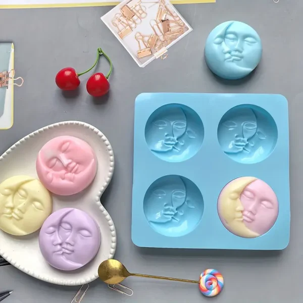 قالب سيليكون مزدوج الجوانب على شكل وجه، بتصميم دائري على شكل هلال وشمس، يحتوي على 4 تجاويف  لصنع الصابون والكيك والشوكولاتة والشموع،