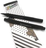 قلم غذائى للكتابة على الكوكيز والتوست والكيك مكون من قطعتين باللون الاسود